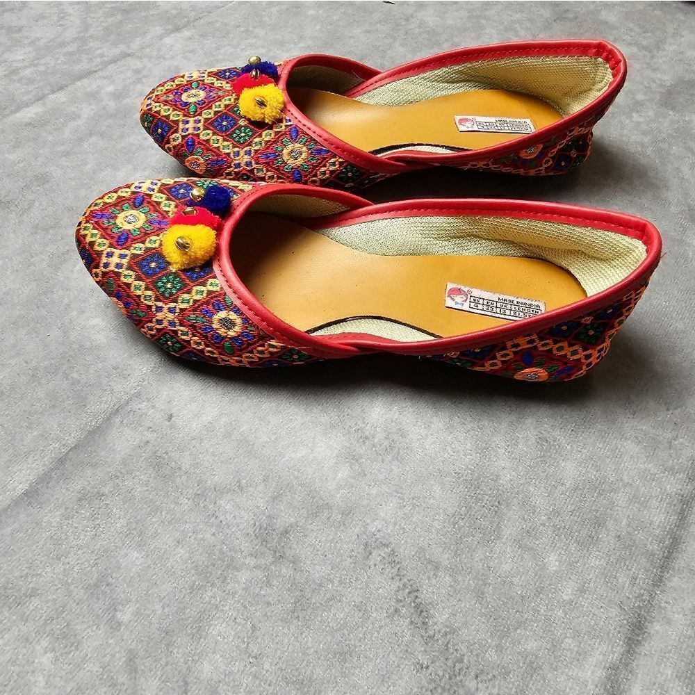 ‎Women's Indian Traditional Rajestsni Mojari Jutti Shoes Size 4